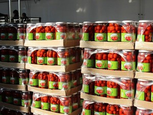 Упаковки консервированных помидоров