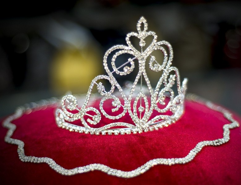 Логотип конкурса "Королева выпускного бала" в Курске