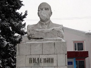 бюст Ленина с отвалившимся лицом
