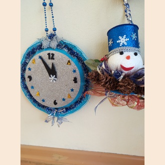 Часы и снеговик