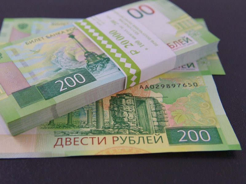 Заменят ли 200 рублей старые "сотки"