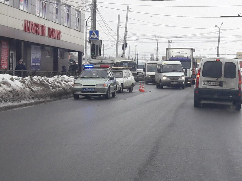 Курская школьница попала под машину на "зебре"