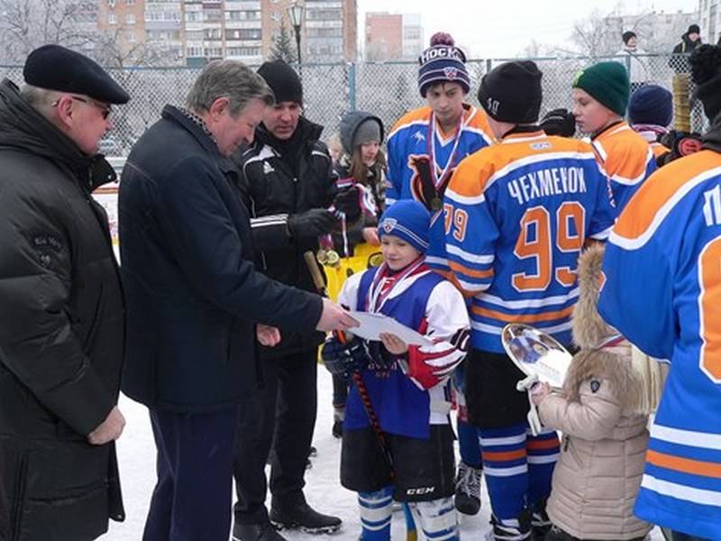 В Курске школьники разыграли хоккейный кубок