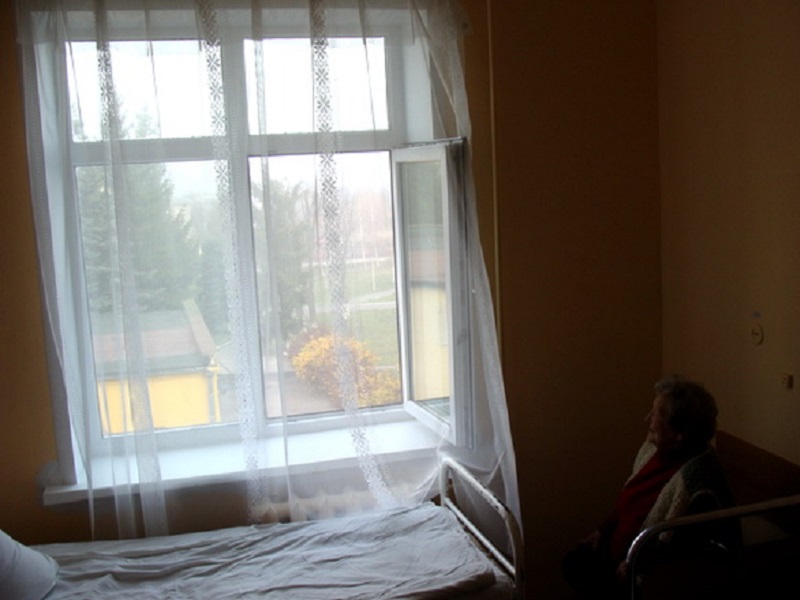 В Курске пенсионерка выпала из окна больницы