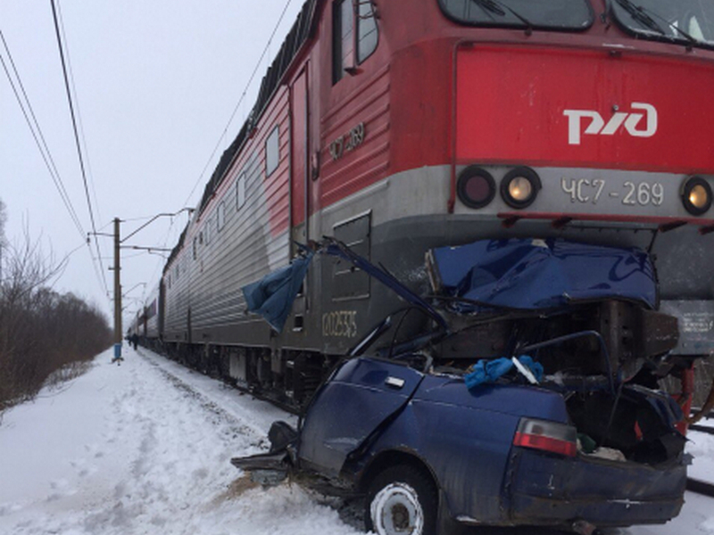 В Курской области столкнулись ВАЗ и поезд: водитель погиб