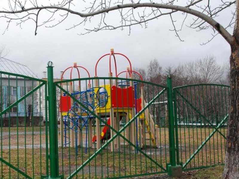 Курянин украл забор детского сада