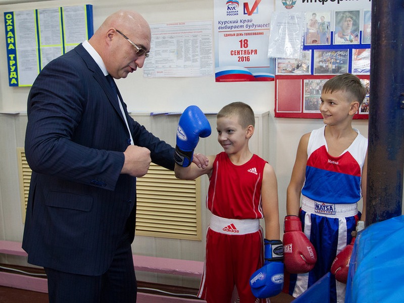 "Металлоинвест" помог реконструировать зал для занятий боксом в Железногорске