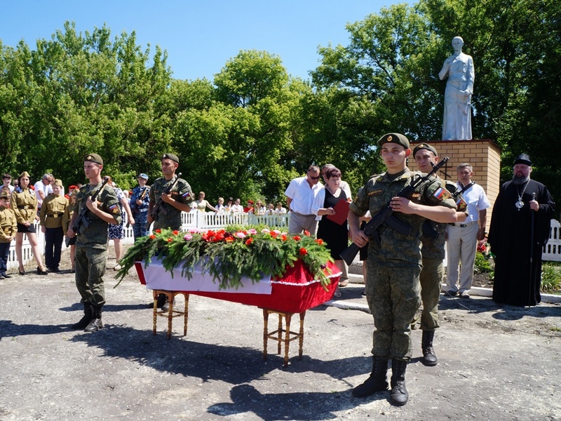 Останки узников концлагеря перезахоронили в Курской области 