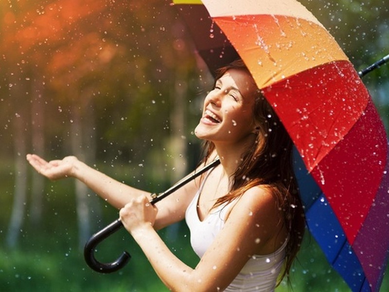Как выбрать зонт для дождя и сумку на лето?