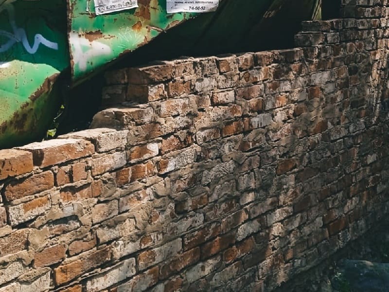 В Курске развалилась стена дома столетней давности
