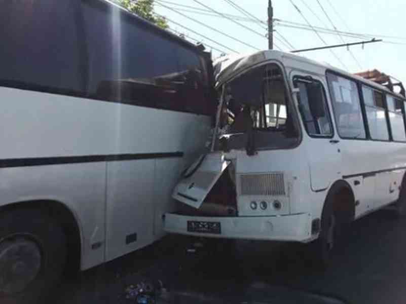 ДТП в Курске: столкнулись два автобуса