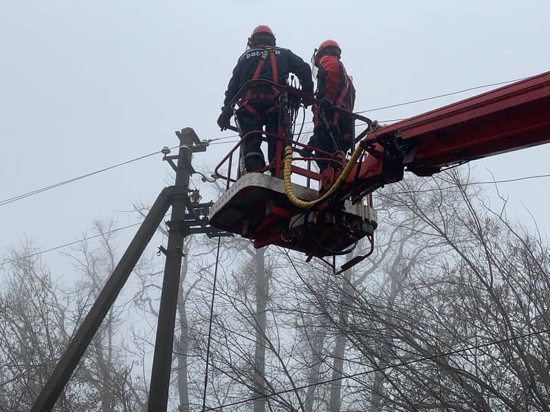 В Курской области продолжают устранять перебои в электроснабжении