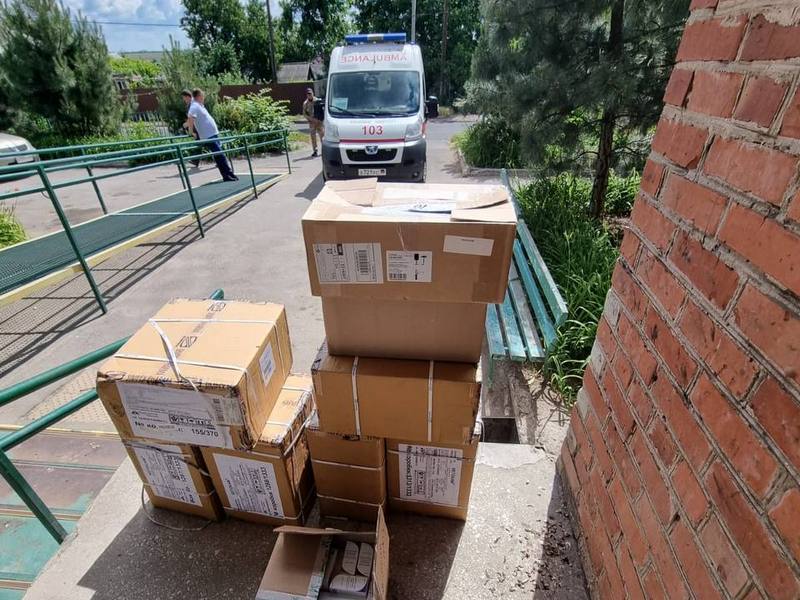 Куряне отправили "посылку" с лекарствами в ДНР