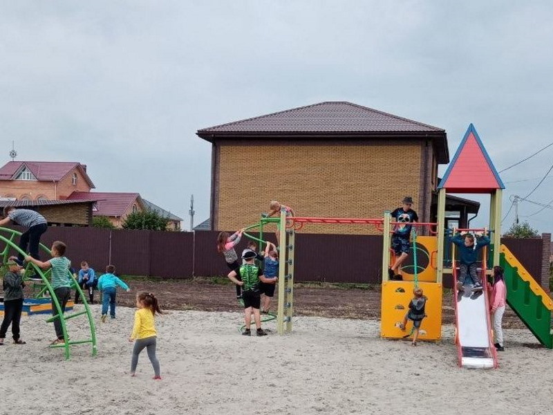 В Курске появилась новая детская площадка