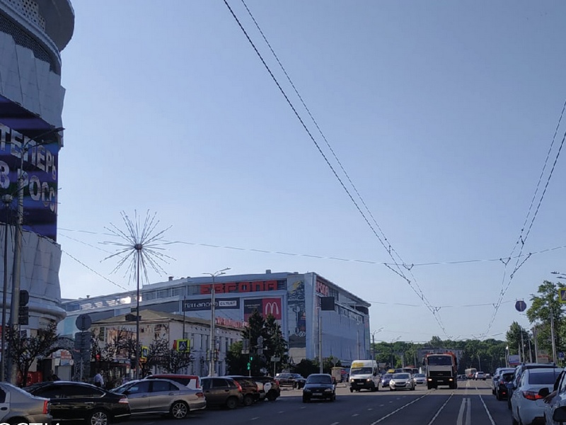 В центре Курска запретили поворот к одному из ТЦ