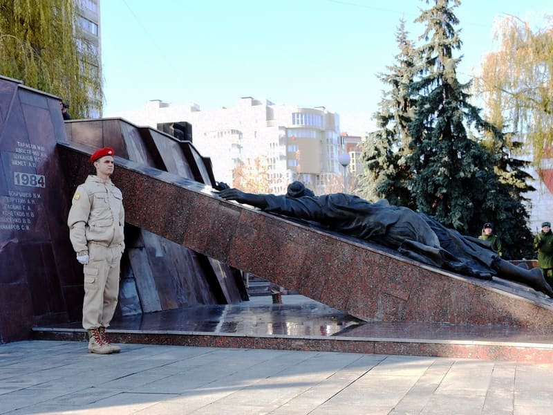 В Курске отреставрировали памятник воинам-афганцам