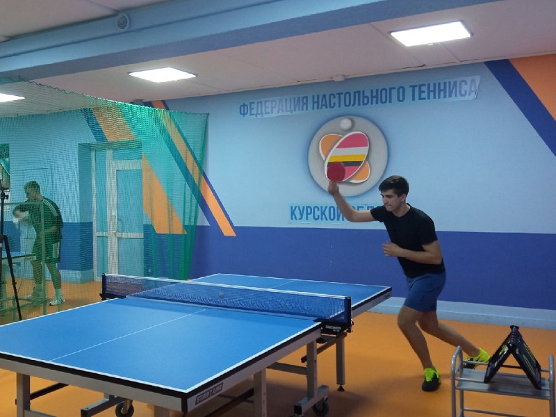 Где учат играть в теннис в Курске