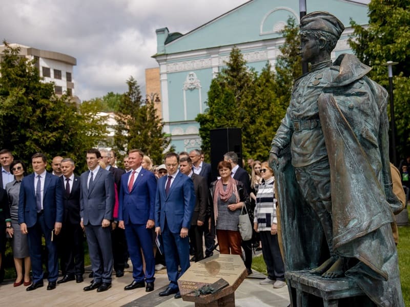 В Курске открыли памятник детям-героям войны