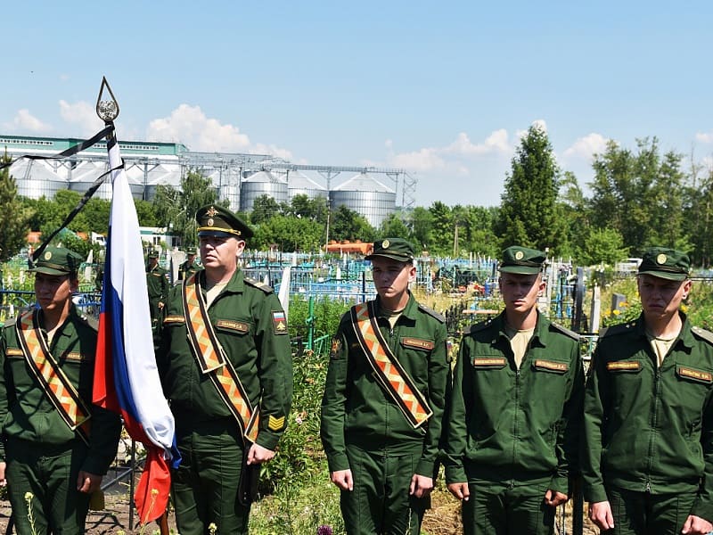 В Курской области перезахоронили останки красноармейца
