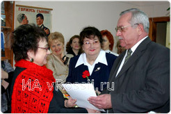 Победителям вручили ценные подарки и почетные  грамоты архивного управления и государственного архива Курской области.