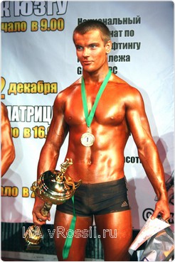 Абсолютным чемпионом по фитнесу стал курянин Евгений Кушневер.

