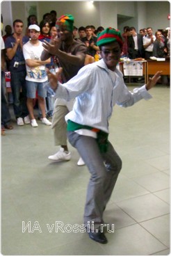 Зажигательный танец от команды Замбии, ВГУ